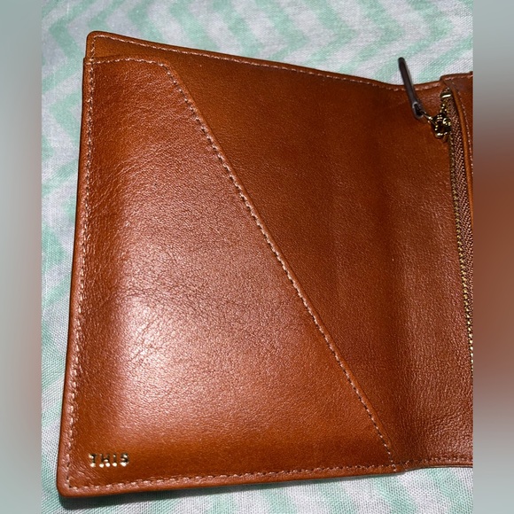 Fossil Leather Passport Case - Picture 6 of 6